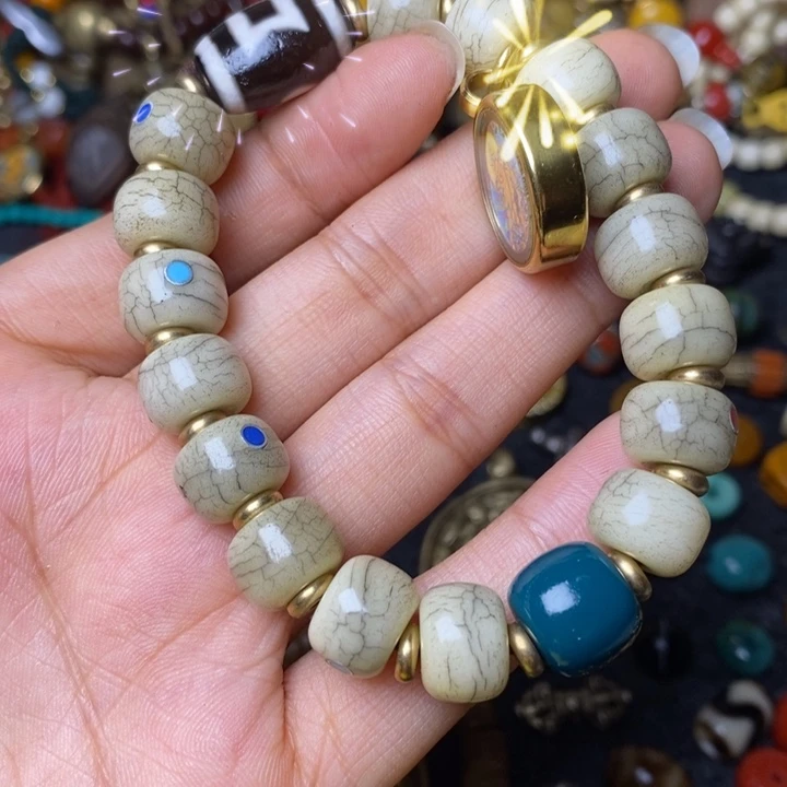 凤眼菩提吊坠如图