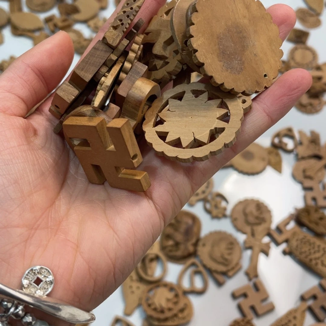 檀香木海****闲老山檀吊牌