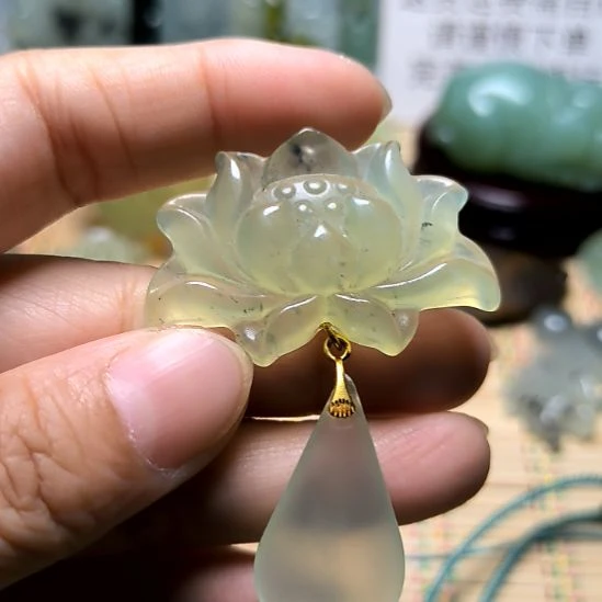 未镶嵌蛇纹石玉颈饰