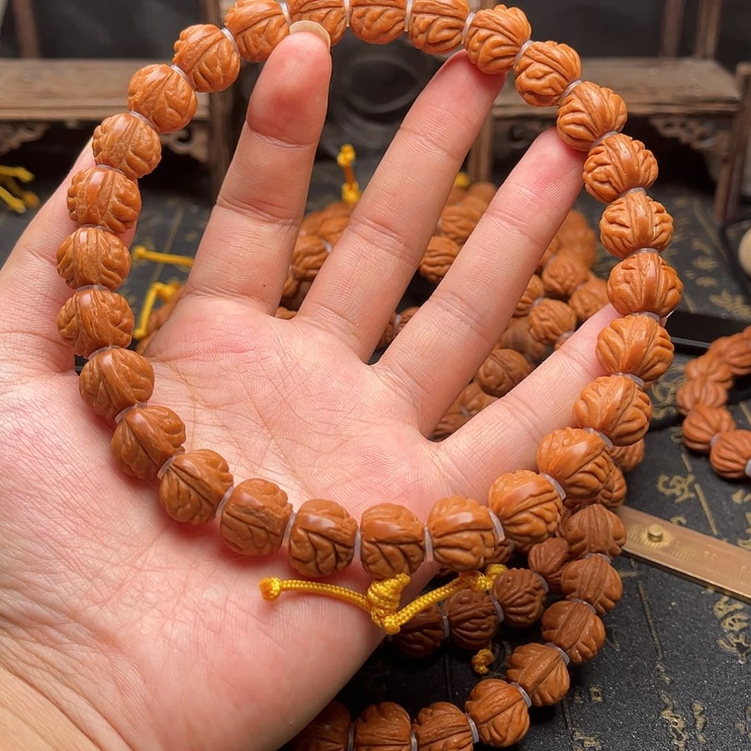 桃核吊坠小金豆手持