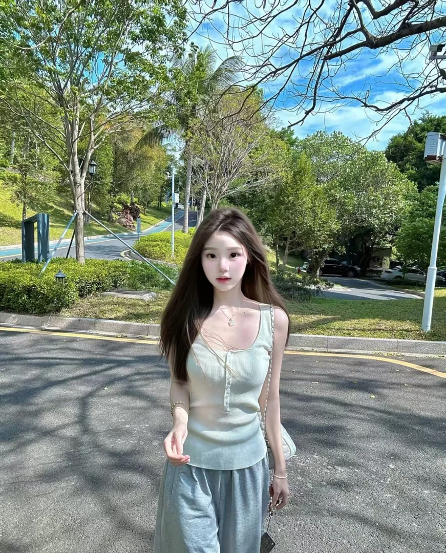 设计感小众U领小背心女夏辣妹外穿内搭短款修身显瘦性感纯欲上衣