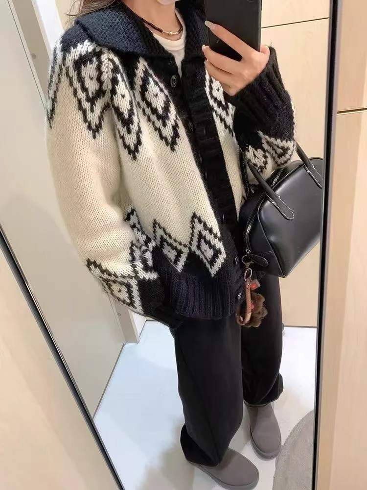 /翻领厚外套/重磅提花复古翻领撞色慵懒宽松毛衣开衫J06