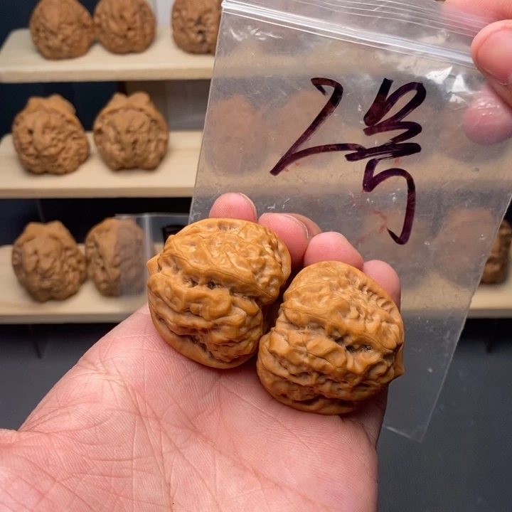 核桃文玩核桃蛤蟆头