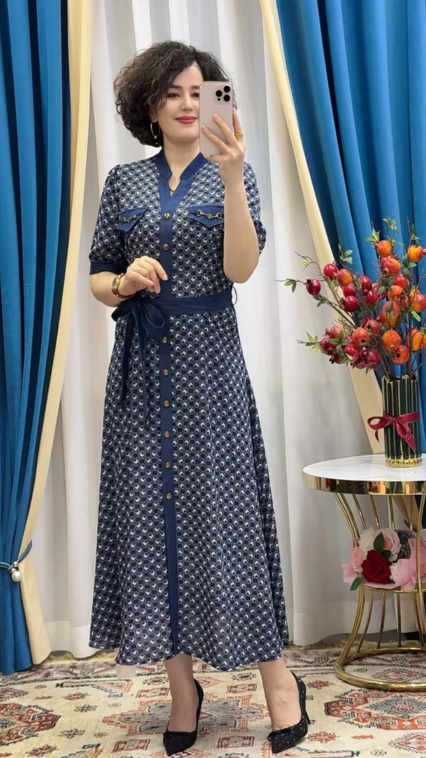 2025款腰带连衣带扣子连衣裙