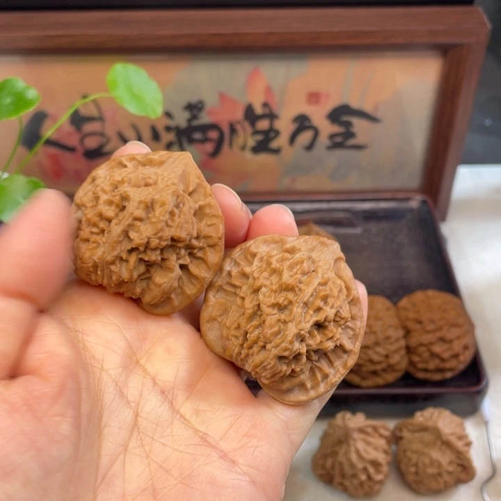 顺***缘核桃秦岭山脉文玩