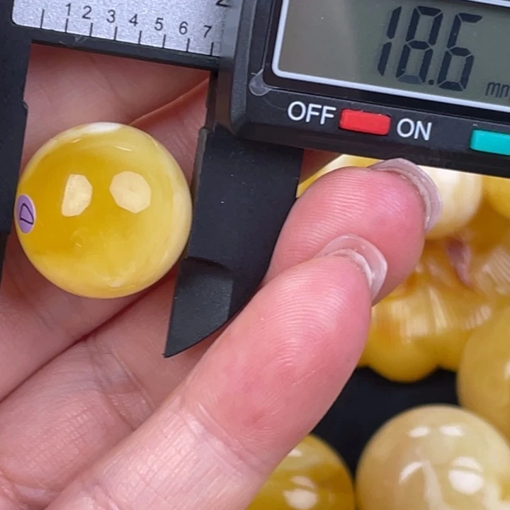 蜜蜡未镶嵌裸石683