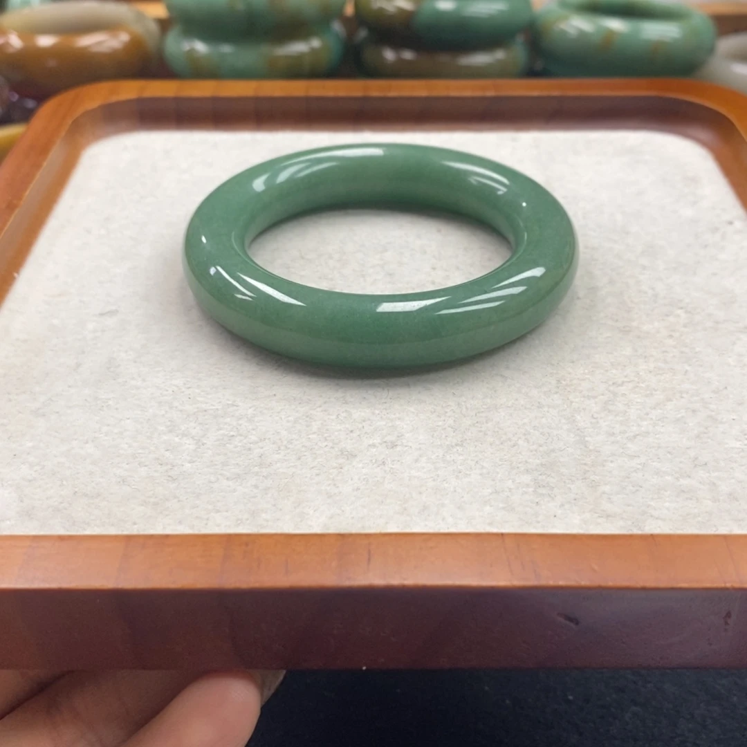 石英岩玉手镯未镶嵌