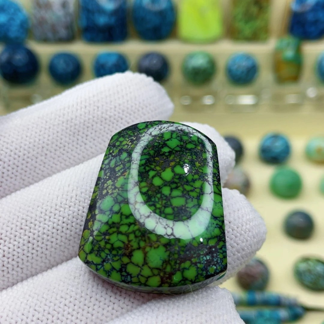 未镶嵌绿松石颈饰