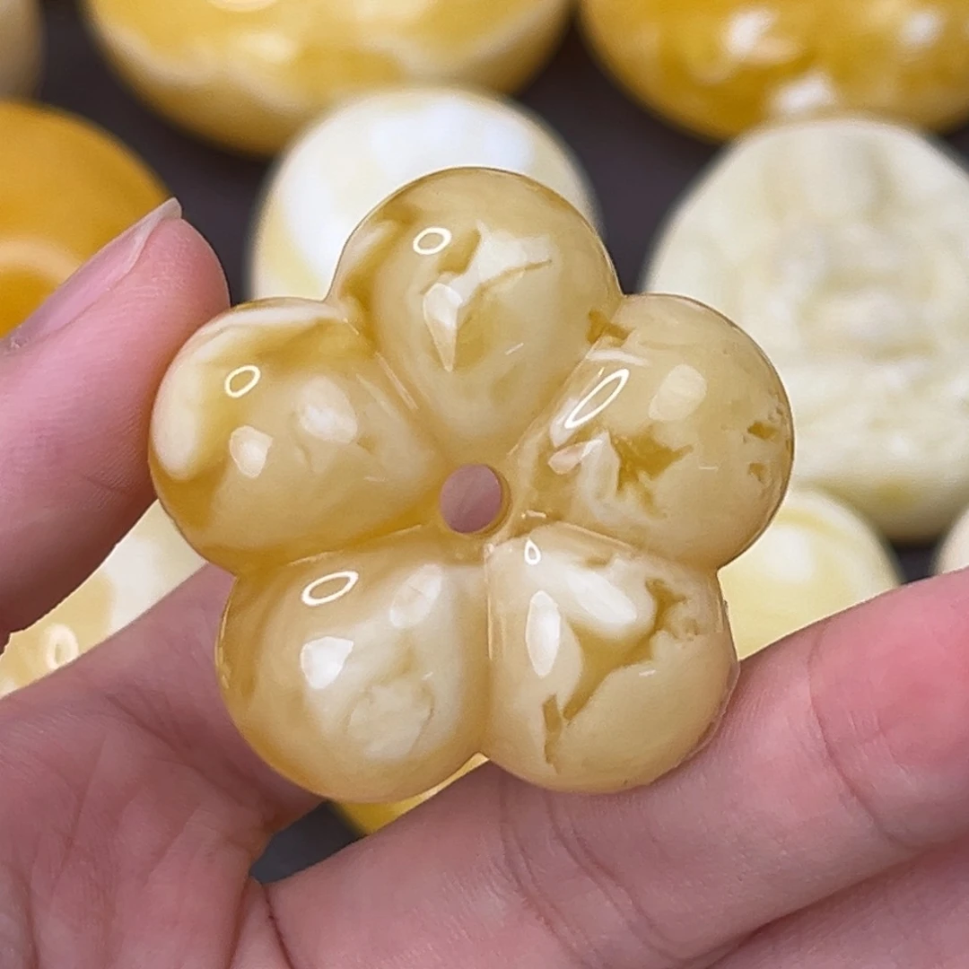 未镶嵌琥珀裸石五瓣花