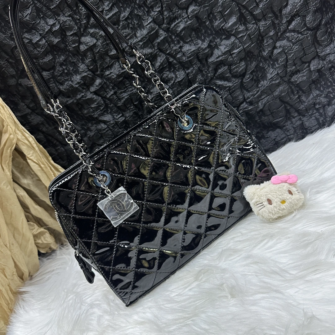 95新 Chanel/香奈儿 大喜/香奈儿黑色亮面中号单肩包