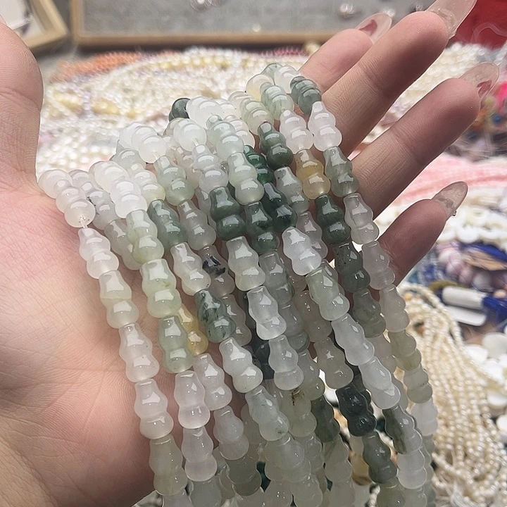 玛瑙/玉髓珠宝半成品未镶嵌一条8mm左右天山翠葫芦几颗有瑕