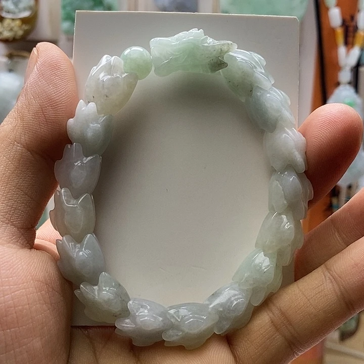 翡翠未镶嵌颈饰每天