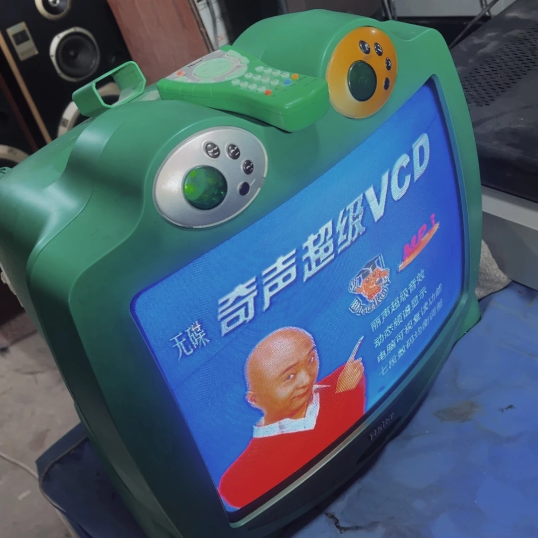 8新绿色喇叭2个包邮，正常使用，带遥控器，