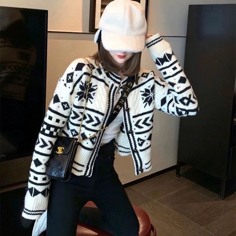 复古长袖小香风宽松短款毛衣女新款韩版洋气百搭衣服针织开衫外套