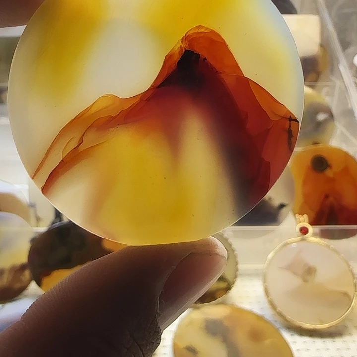 玛瑙/玉髓未镶嵌珠宝奇石