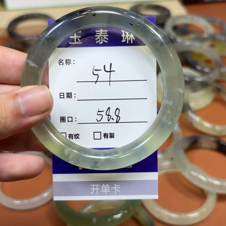 未镶嵌岫玉手镯天然