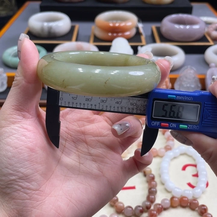 未镶嵌手镯石英质玉