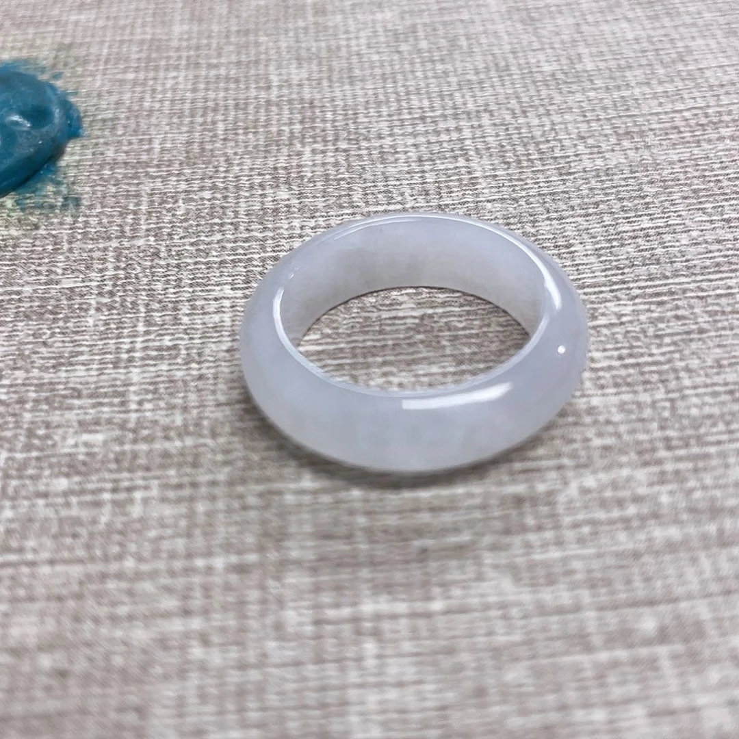翡翠未镶嵌颈饰戒圈