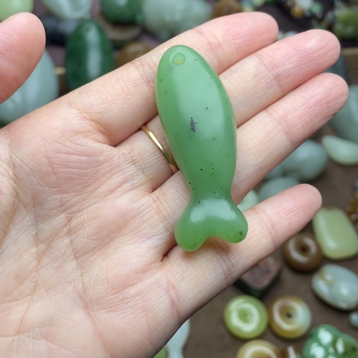 【闪购商品】颈饰未镶嵌和田玉冷*
