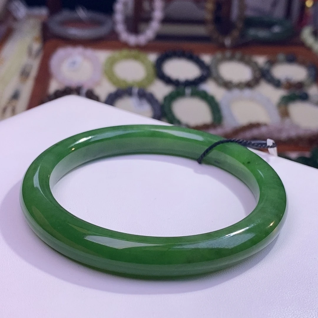 颈饰未镶嵌和田玉60.6毕业级碧玉俄料七号矿阳绿手镯