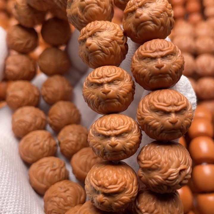 猴头核桃吊坠四***子斗战胜佛