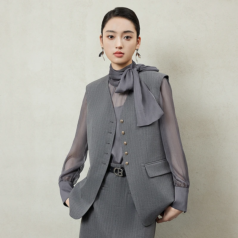 芭蒂娜西装V领马甲气质百搭通勤春秋叠穿极简上衣651C058