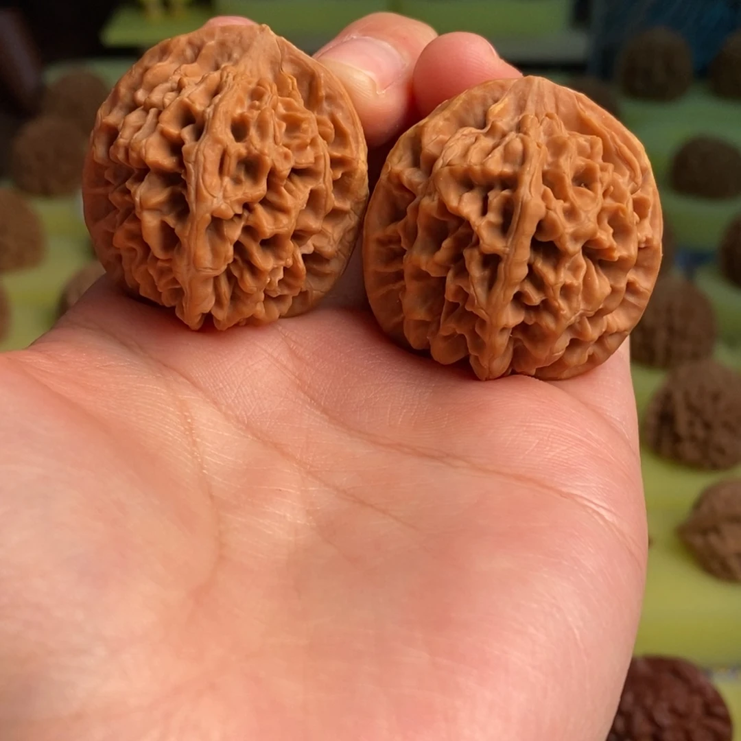 核桃秦岭闷尖狮子头34瑕疵