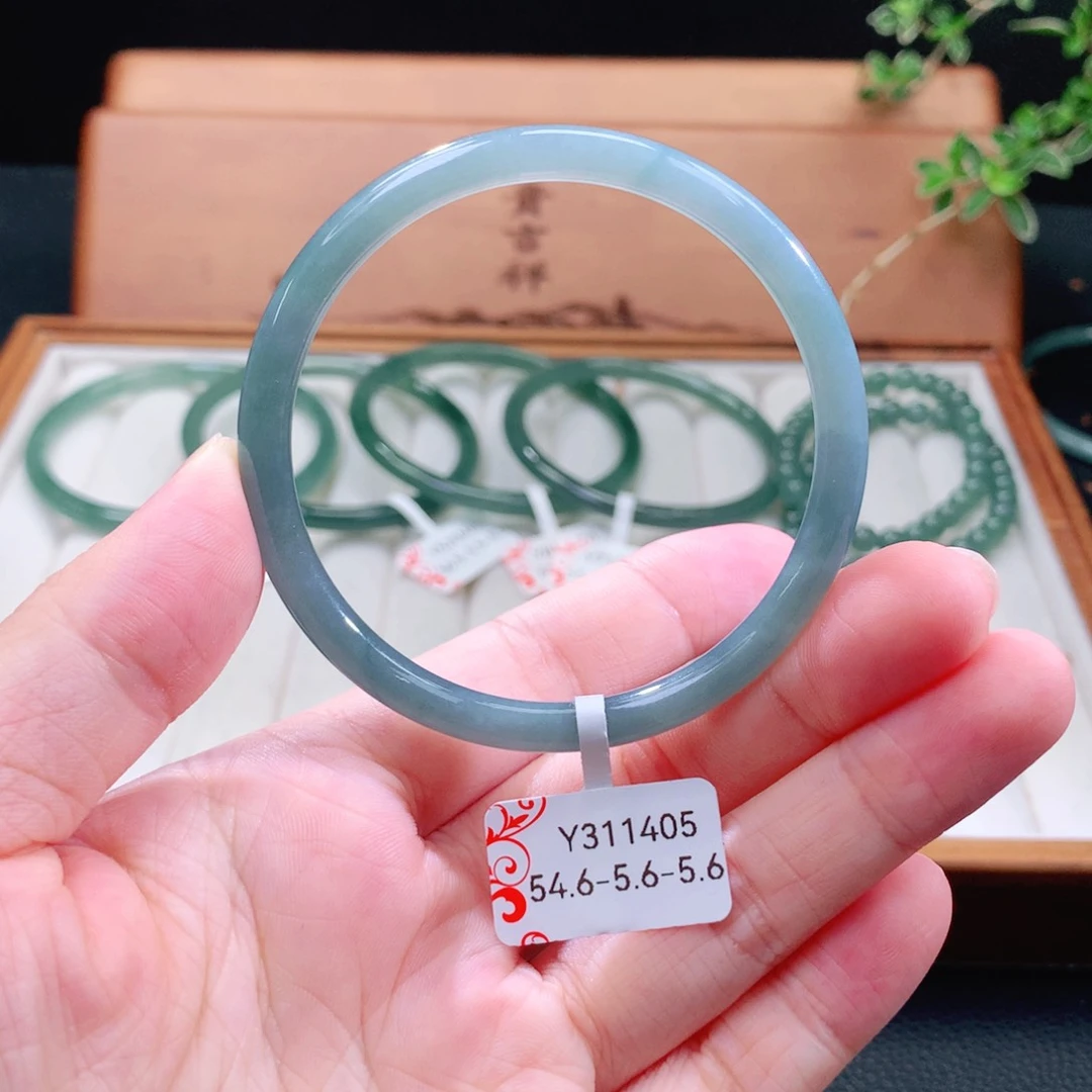 翡翠手镯（圆镯）未镶嵌