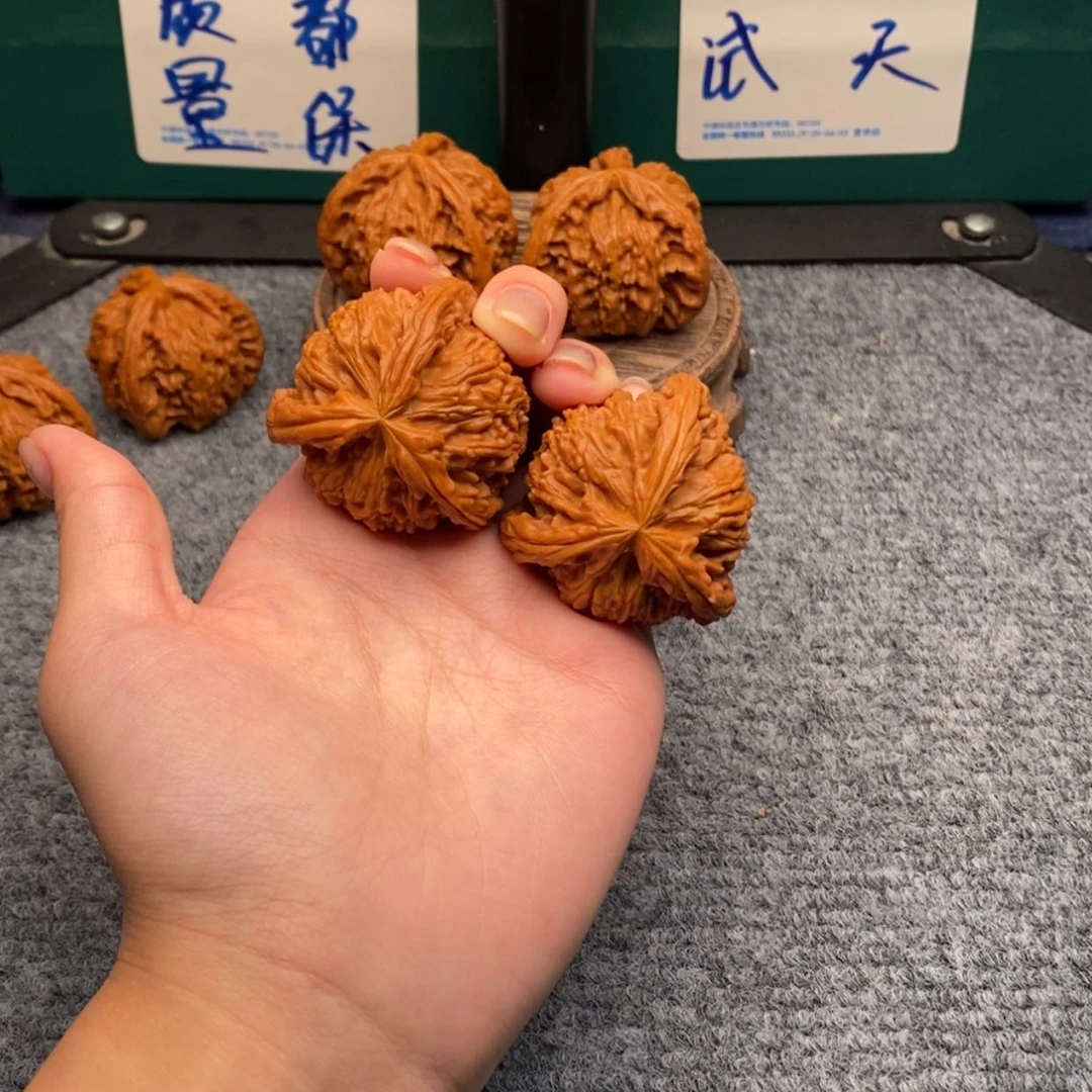 【闪购商品】吊坠文玩核桃天**违
