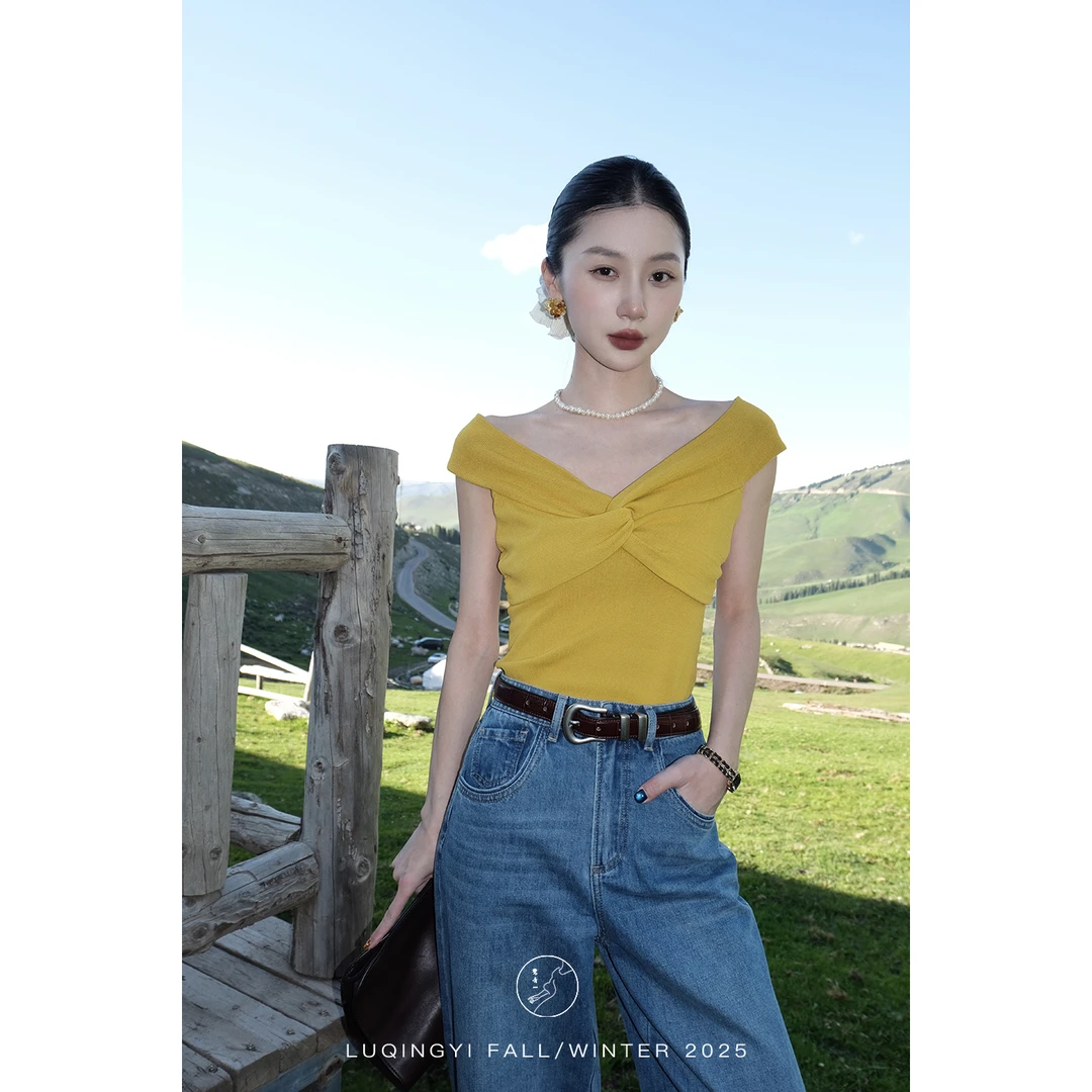 鹭青一原创【晴波】高密细针织扭结设计一字肩修身上衣L25M7561B