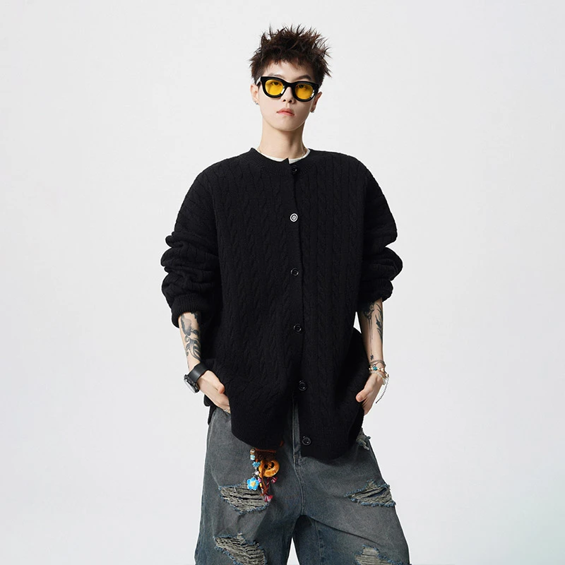 V37复古绞花纯色针织开衫秋季男生宽松休闲百搭纽扣圆领毛衣外套