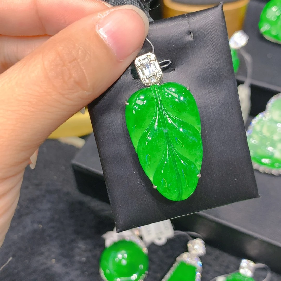 颈饰银S925镶嵌翡翠008663