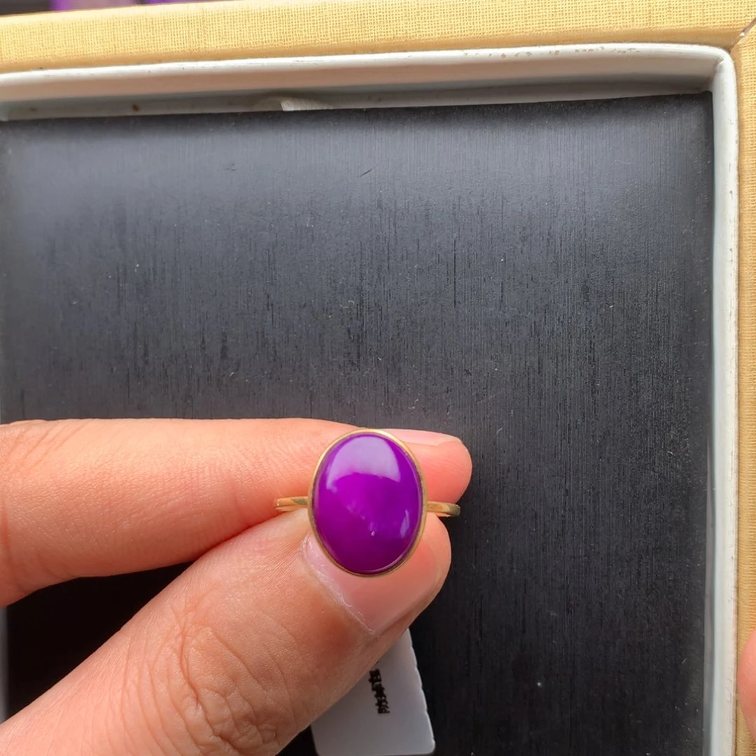 18K金镶嵌苏纪石（舒俱来）戒指