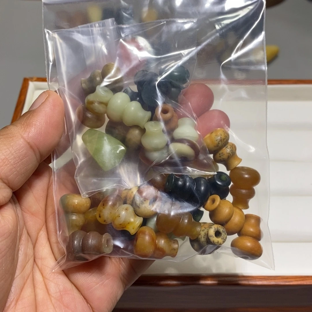 蛇纹石玉未镶嵌颈饰琪**胜