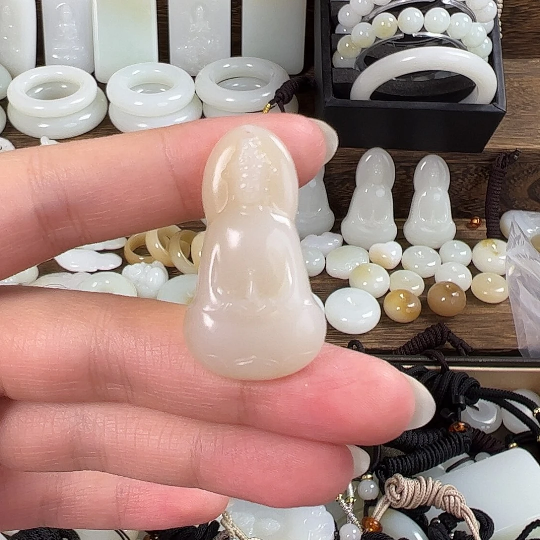 和田玉未镶嵌颈饰