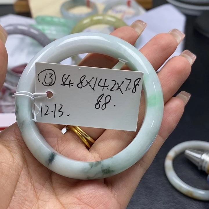 未镶嵌手镯（开口镯）翡翠