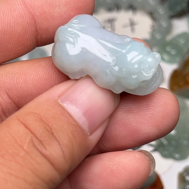 翡翠未镶嵌颈饰貔貅