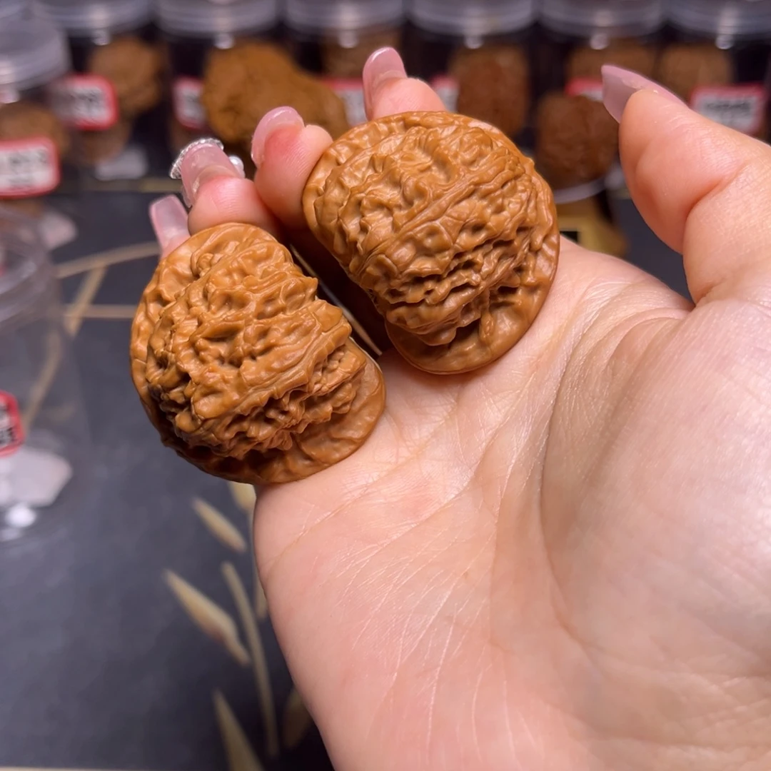 禹***Y吊坠文玩核桃白狮子