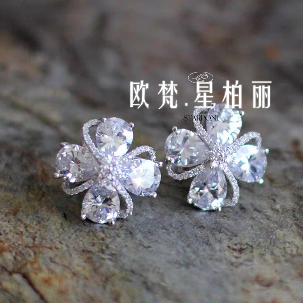 高级感白色四叶花文艺耳坠手工显瘦精致百搭闪耀豪镶大气女神耳饰