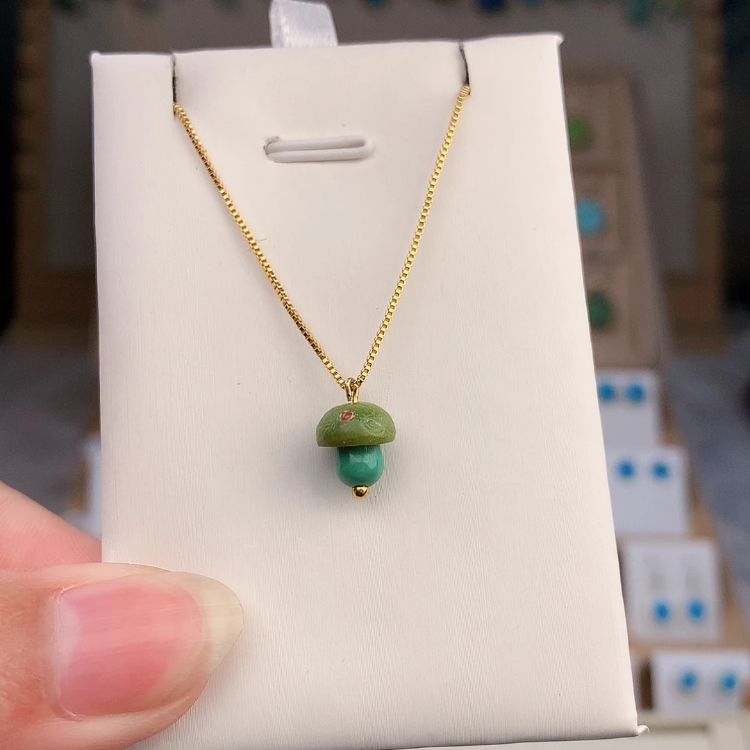 绿松石未镶嵌颈饰