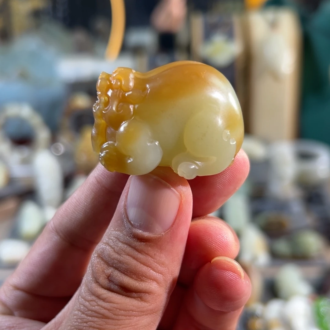 和田玉未镶嵌颈饰且末料