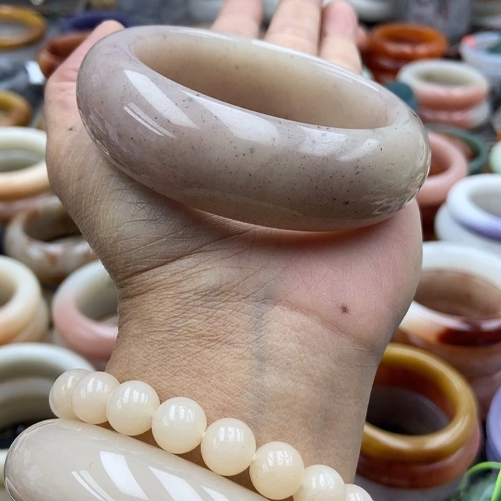 石英岩玉未镶嵌手镯淤泥啵啵