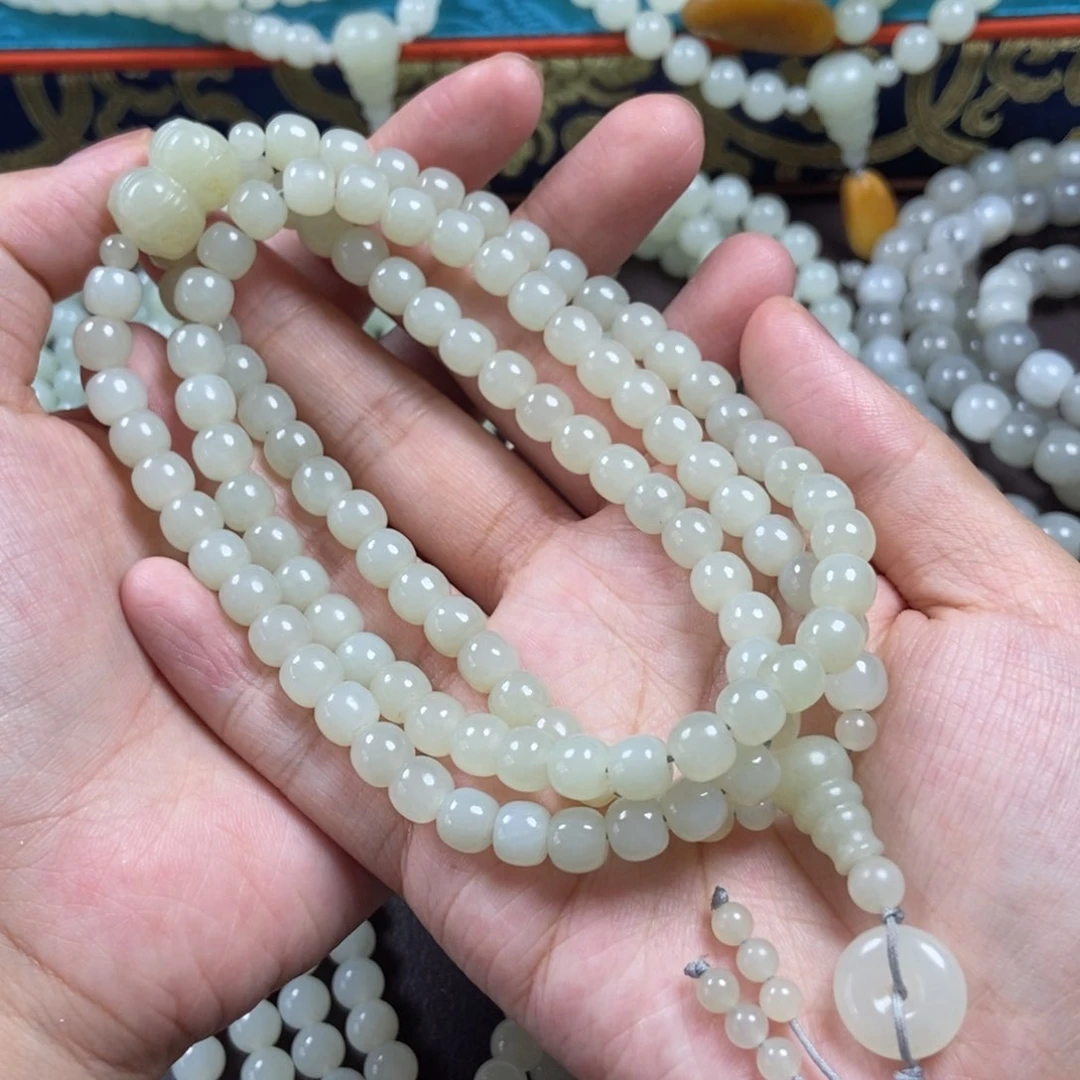 和田玉未镶嵌把件手持