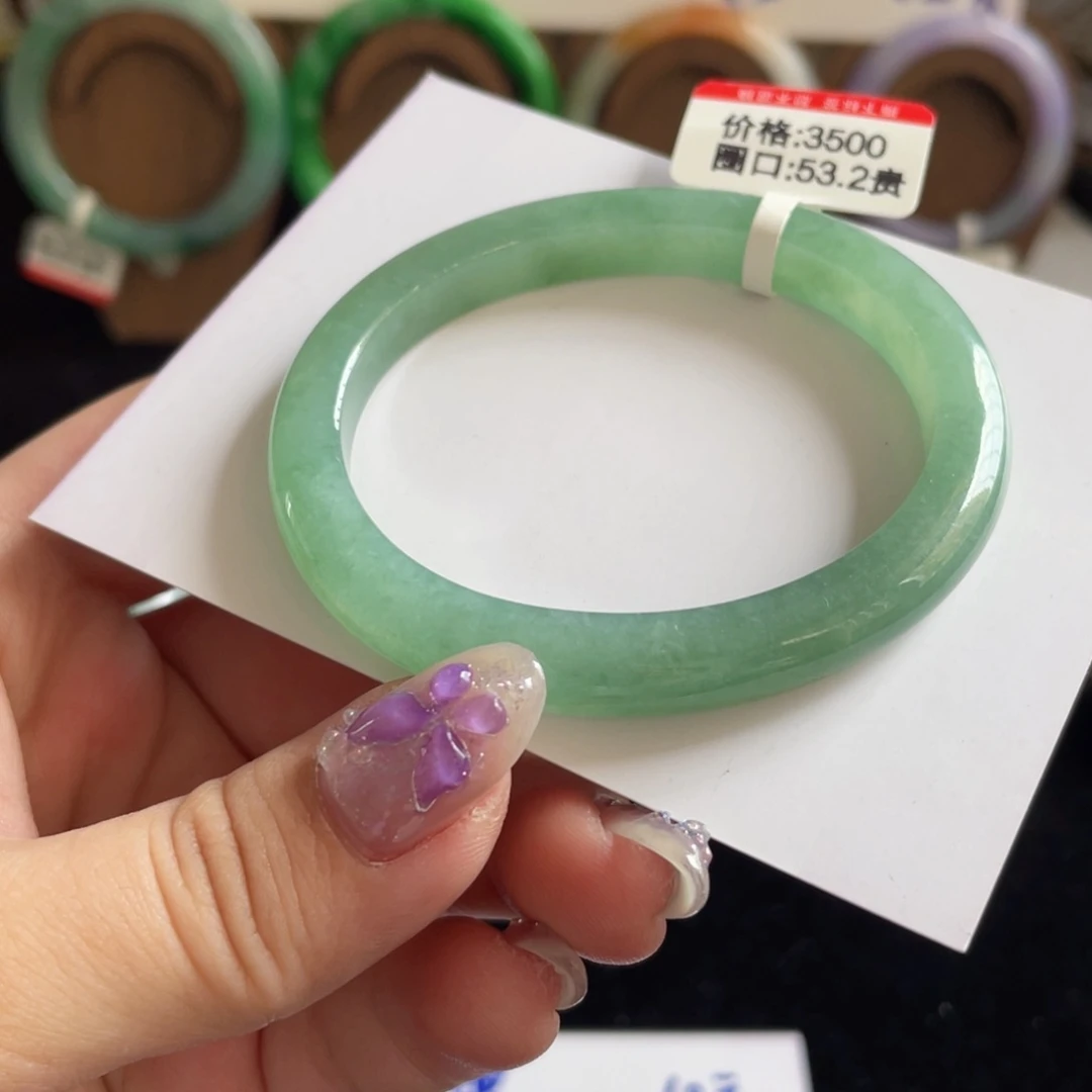 翡翠手镯未镶嵌翡翠手镯