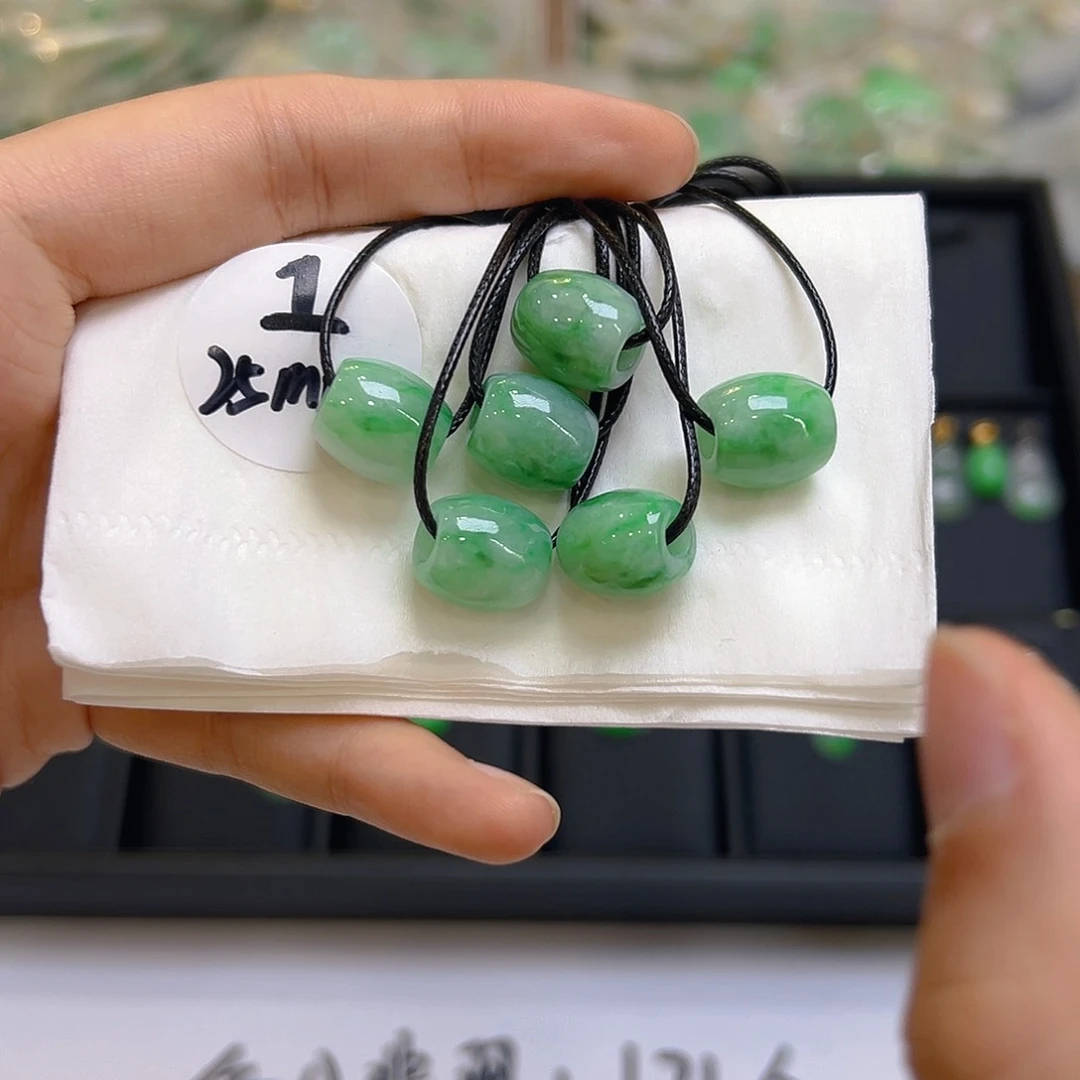 翡翠未镶嵌吊坠(不含链)多样性发一件