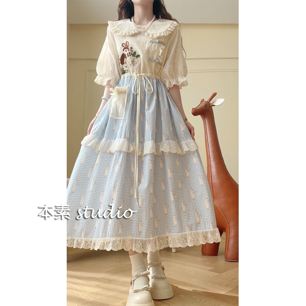 兔子鸭C4363刺绣印花蕾丝边盘扣腰部抽绳娃娃领短袖连衣裙