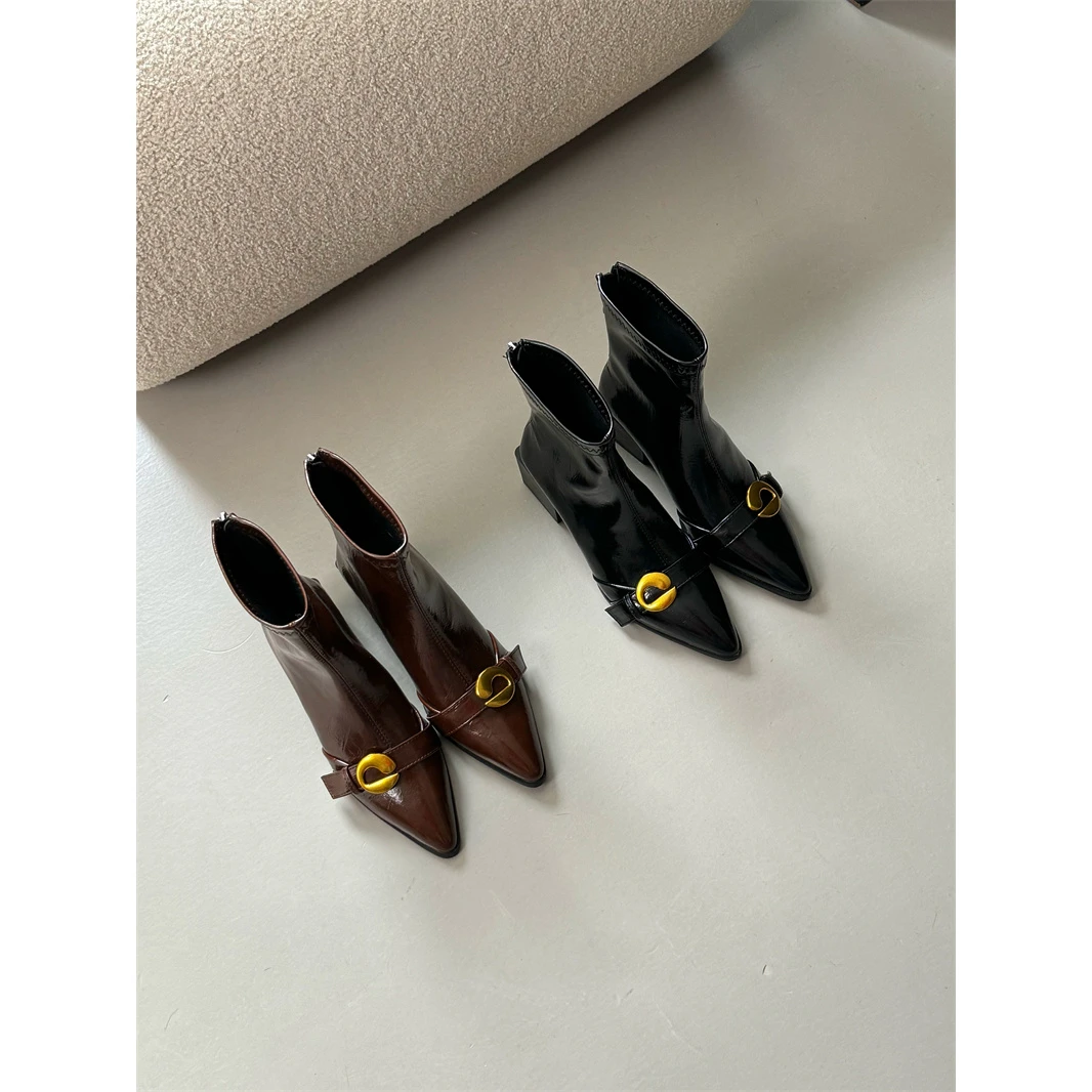 复古尖头金属扣短靴2025秋季新款法式百搭气质瘦瘦靴