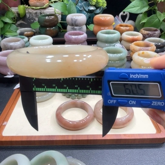 未镶嵌手镯石英质玉