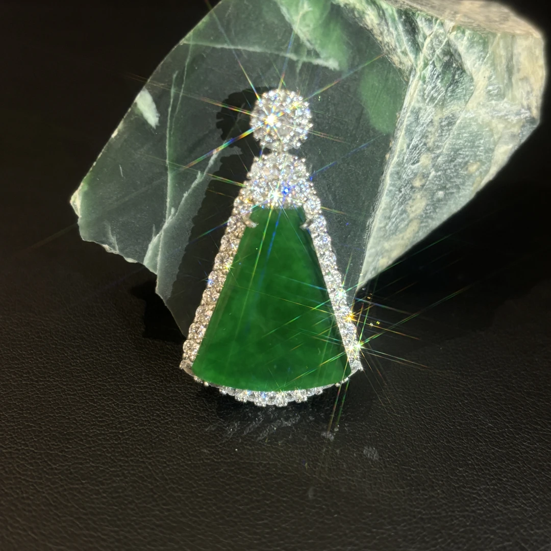 【宝格翡】天然A货阳绿无事牌翡翠吊坠