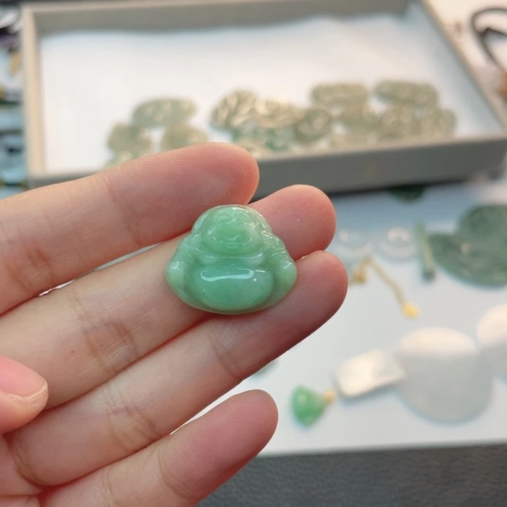 若***见翡翠未镶嵌颈饰A货翡翠不退不换